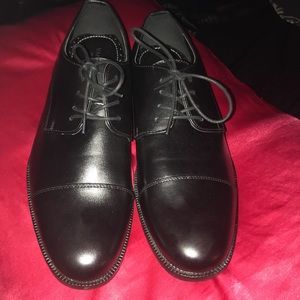Van Heusen dress shoes
